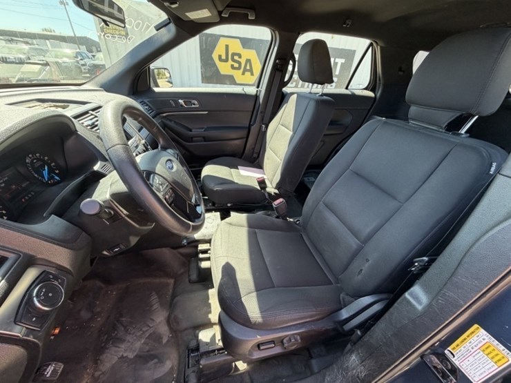 2017-ford-explorer-image-26