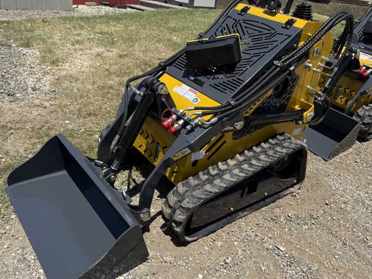 #241-•-mini-skid-steer-stand-on-loader---ssl60---gas-image-1