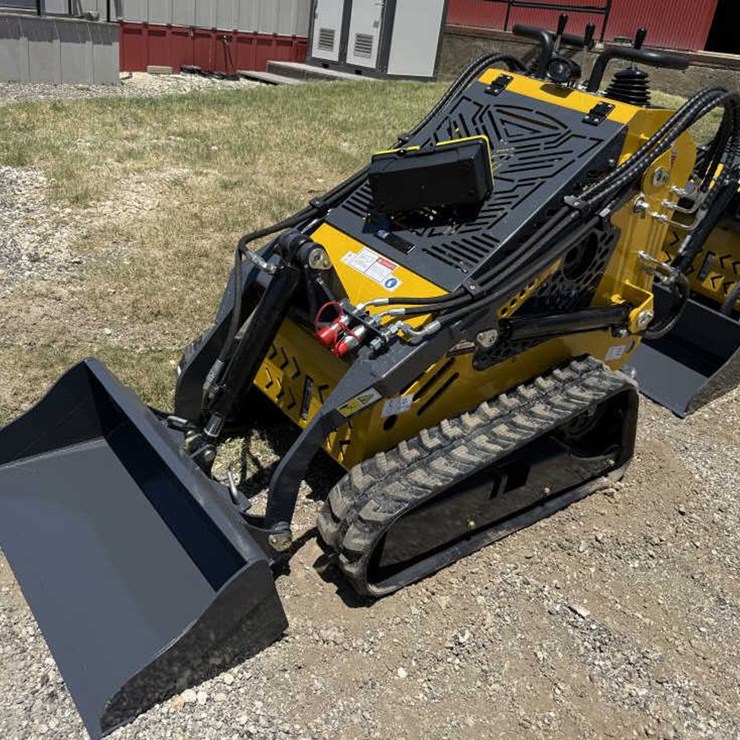 #241 • Mini Skid Steer Stand On Loader - SSL60 - Gas