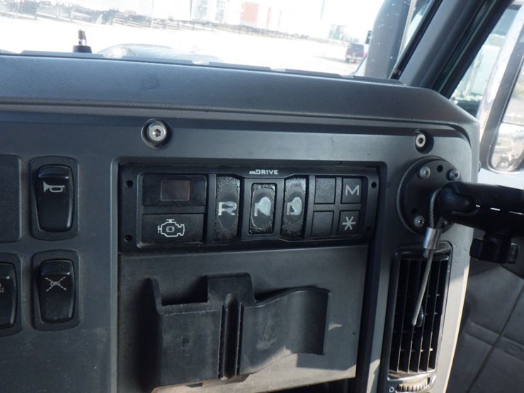 2017-mack-ch612-image-13