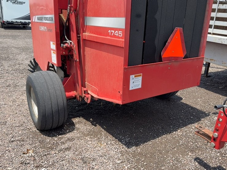 massey-ferguson-1745-image-5