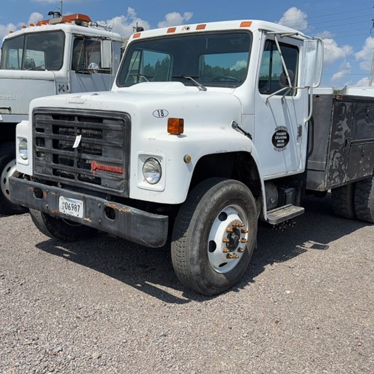1986 INTERNATIONAL S1900