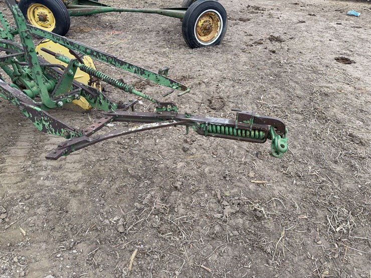 john-deere-pull-type-two-bottom-plow-image-8