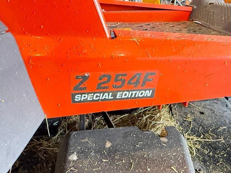 husqvarna-z-254f-special-edition-riding-mower-image-7