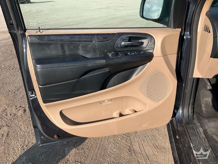 2014-dodge-grand-caravan-image-8