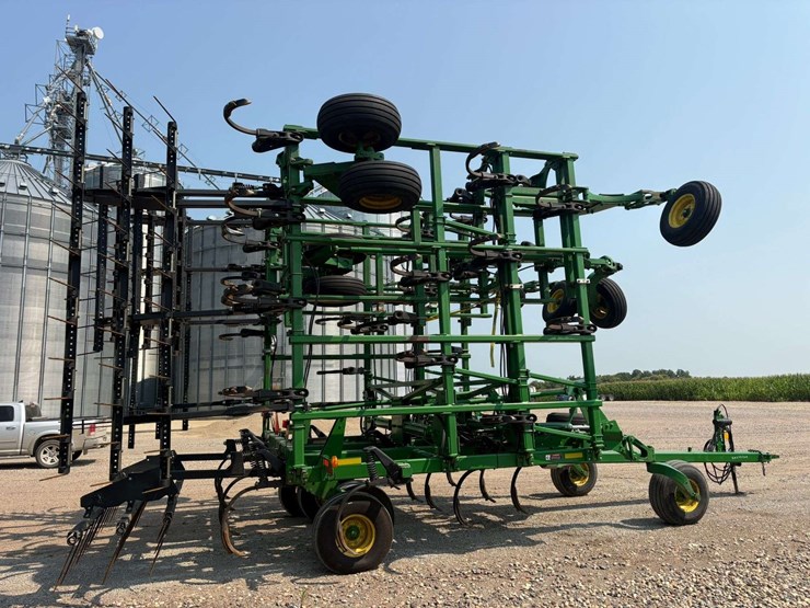 2014-john-deere-2410-image-7