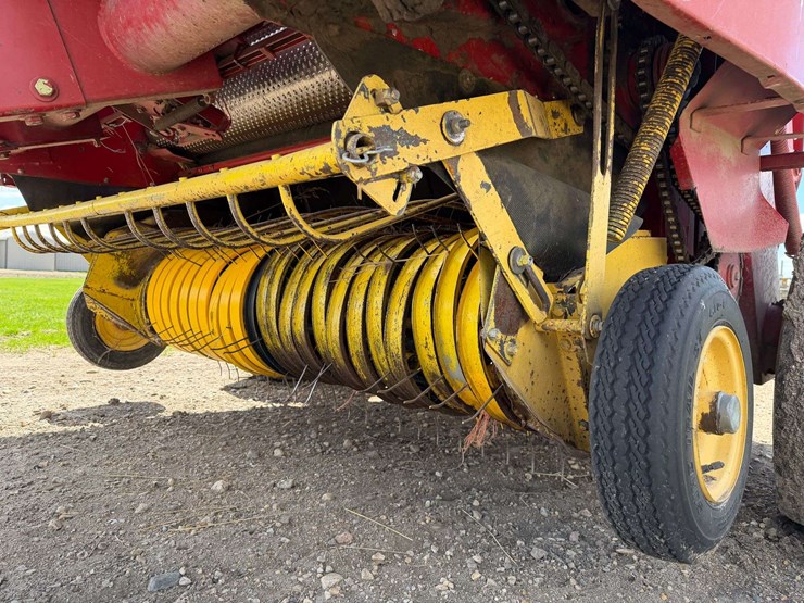new-holland-664-image-10