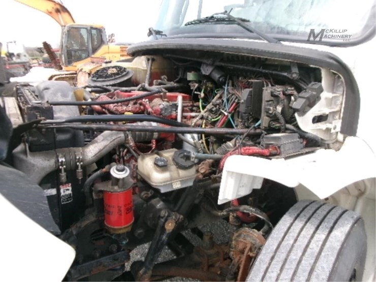 2010-freightliner-business-class-m2-112-image-10