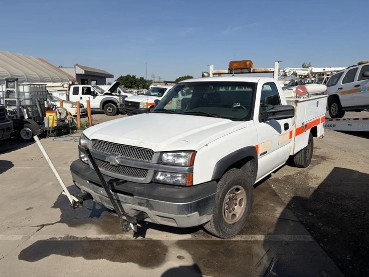 2003-chevrolet-silverado-2500-image-2
