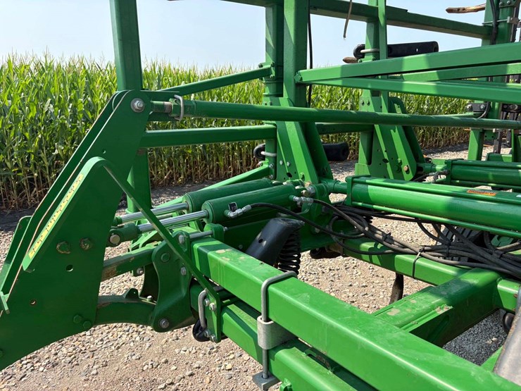 2014-john-deere-2410-image-22