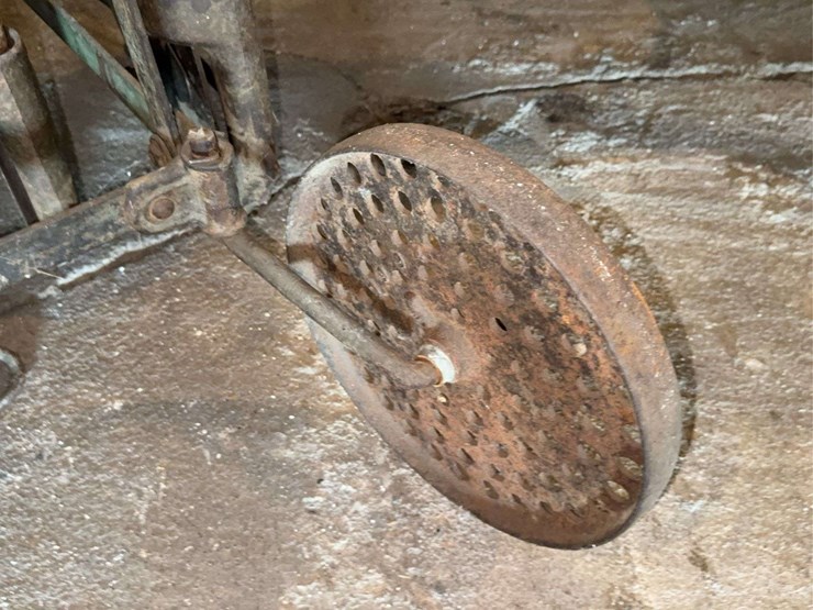very-nice-original-van-brunt-model-v-grain-drill-image-10
