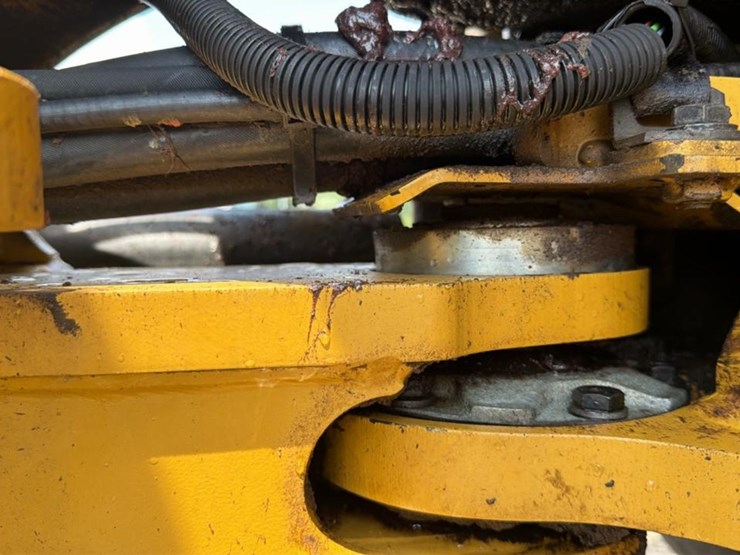2015-caterpillar-908h2-image-32