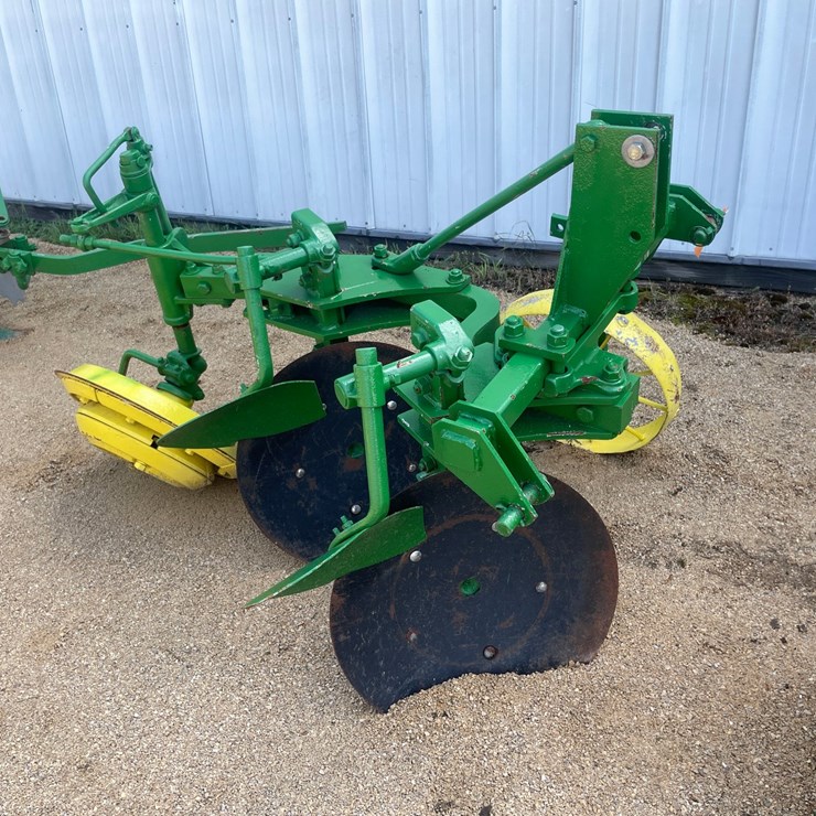 JOHN DEERE 2