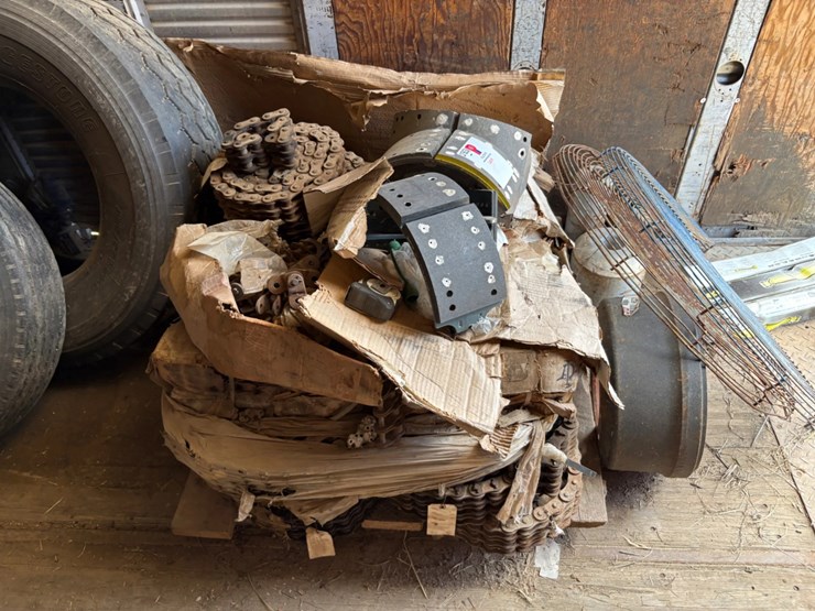 pallet-of-rex-22-triple,-double,-&-single-roller-chain-w/-assorted-truck-parts,-wheels-&-tires-image-2