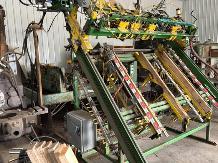 #151-•-universal-machinery-pallet-nailer-image-3