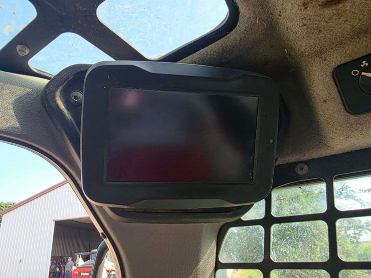 2021-bobcat-s76-image-60