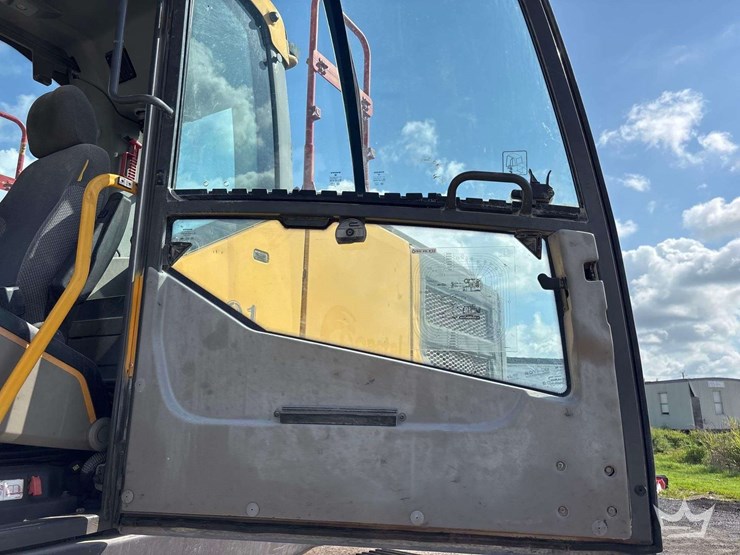 2016-volvo-ec300el-image-17