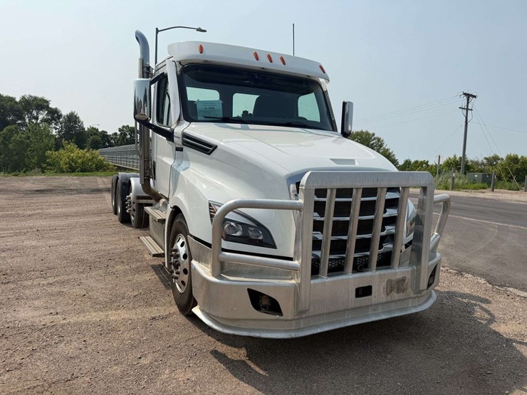 2024-freightliner-semi,-cummins-x15-engine,-420,478-miles,-10-speed,-full-locking-rear-ends,-tri-axl-image-6