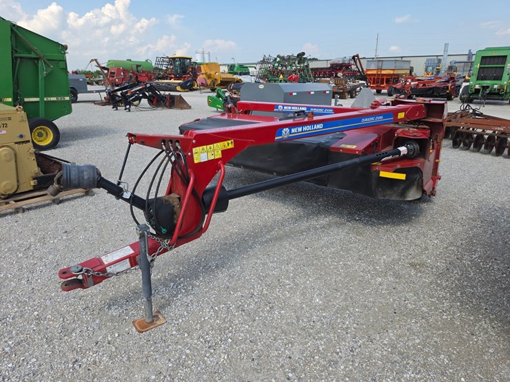 new-holland-210m-image-11