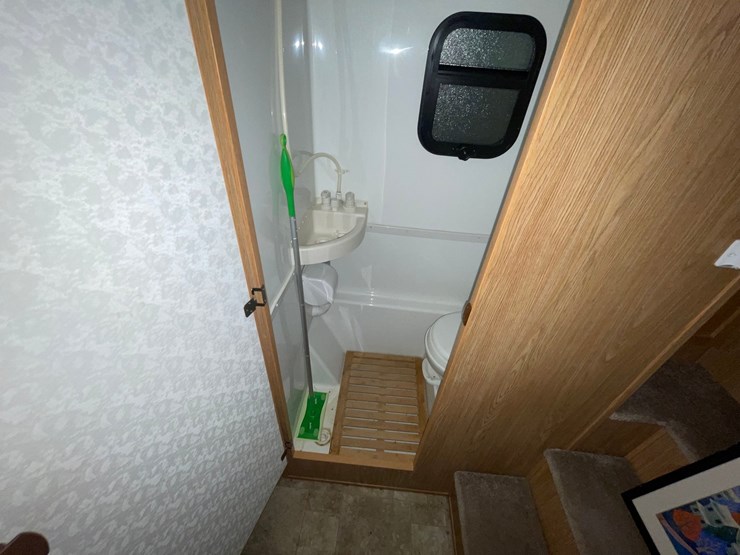 #7001-•-2018-escape-5.0-ta-5th-wheel-camper-(has-mn-title-in-dealy)-image-38