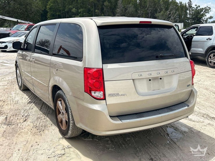 2013-dodge-grand-caravan-image-4