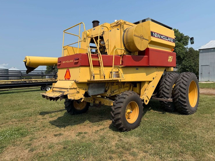 1992-new-holland-tr86-image-4