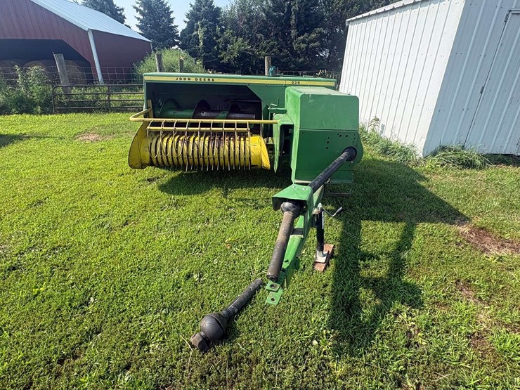 john-deere-336-image-8