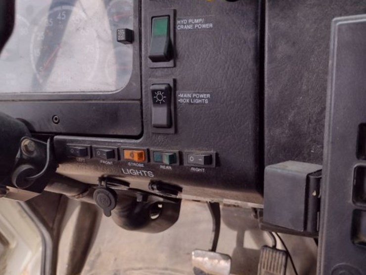 freightliner-fl70-image-9