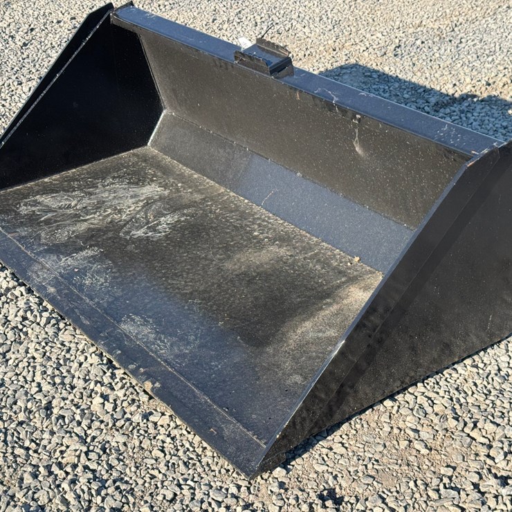 #4043 • 66 Inch Smooth Bucket