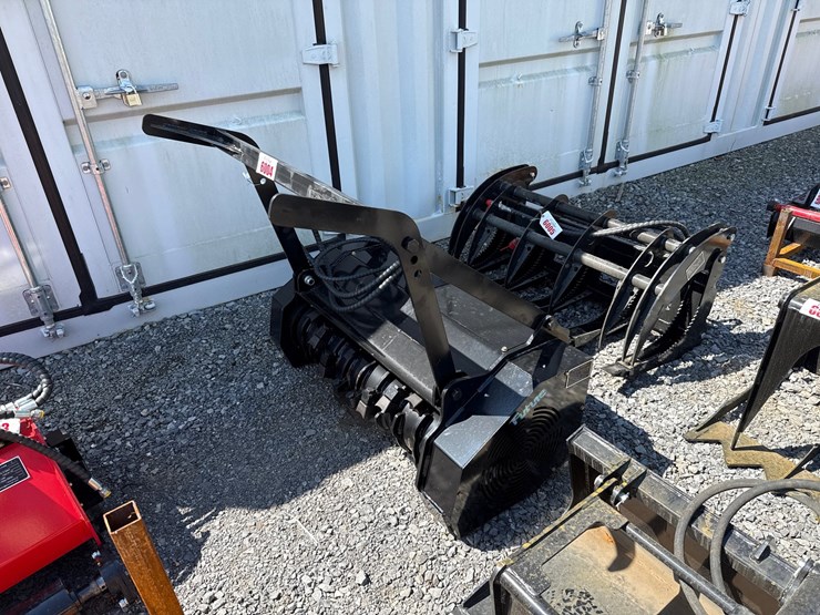 #6004-•-32"-dingo-drum-mulcher-image-2