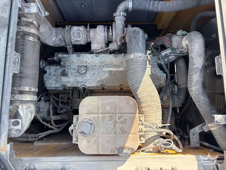 2016-volvo-ec300el-image-12