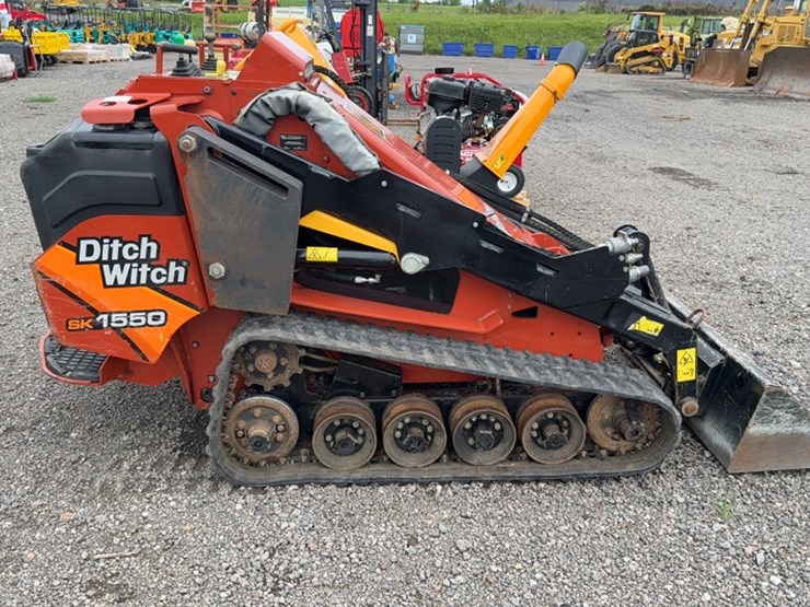 #2083-•-2021-ditch-witch-jk-1550-track-mini-skid-steer-image-4