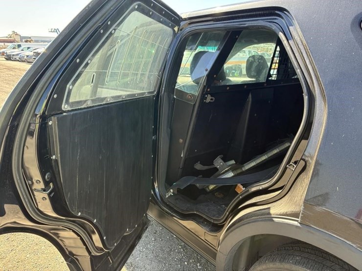 2017-ford-explorer-image-12