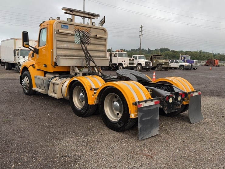 2015-peterbilt-579-image-9