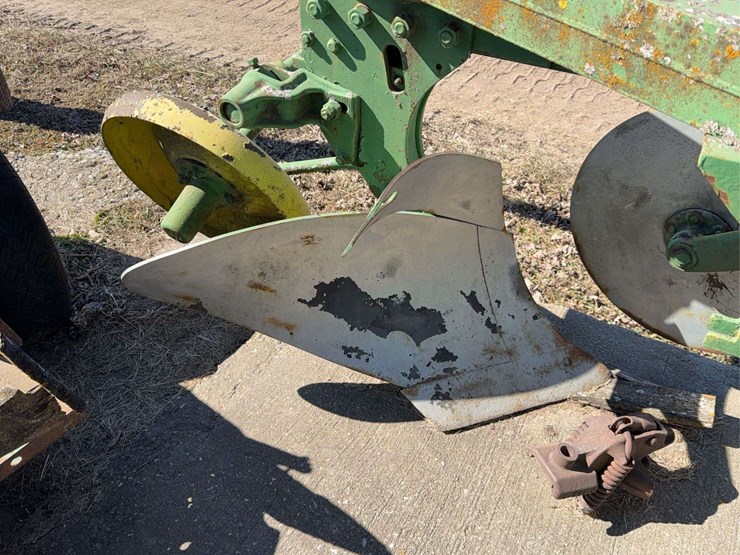 john-deere-three-point-four-bottom-plow-image-10