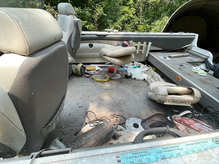 #7002-•-2004-crestliner-2050-sportfish-boat-&-trailer-(mn-title-in-delay)-image-28