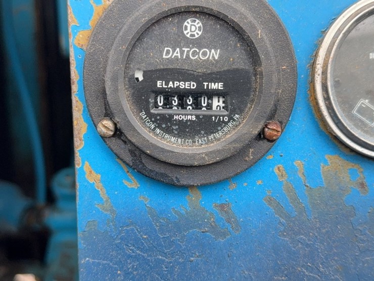 john-deere-330-image-6
