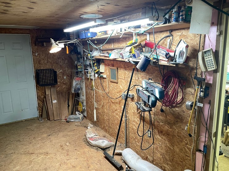 #7140-•-contents-of-wall-image-1