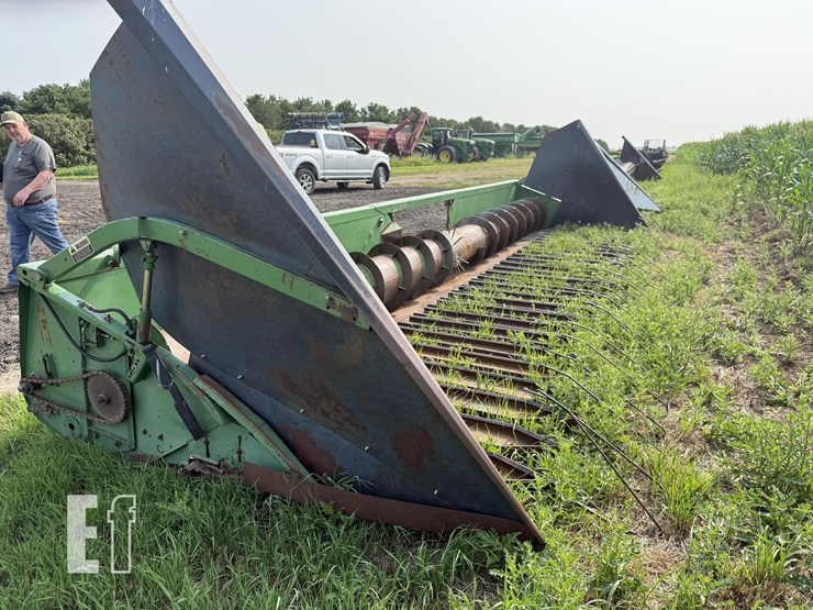 john-deere-230-image-6