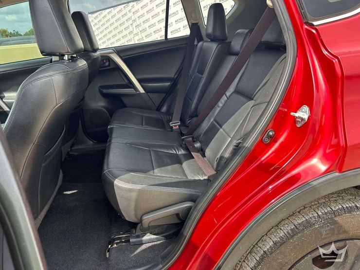 2017-toyota-rav4-image-16