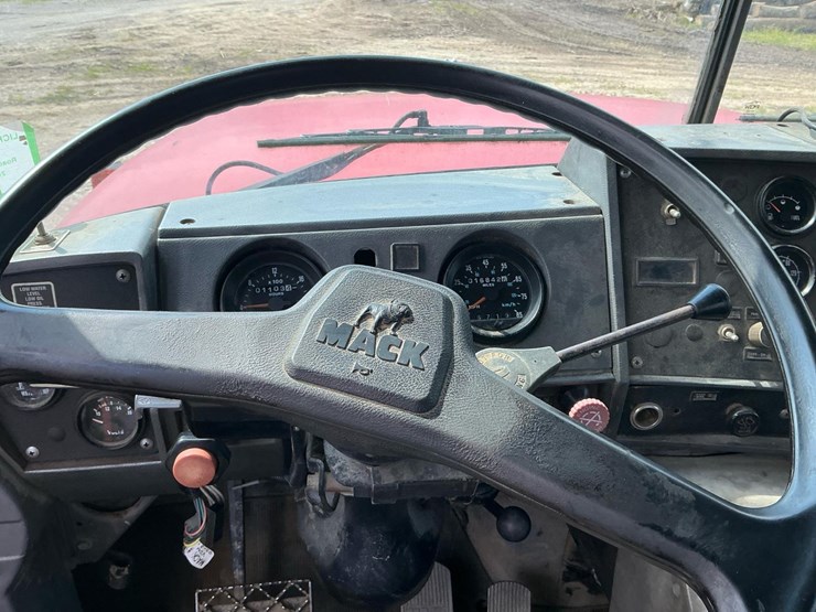 1994-mack-rd688s-image-23