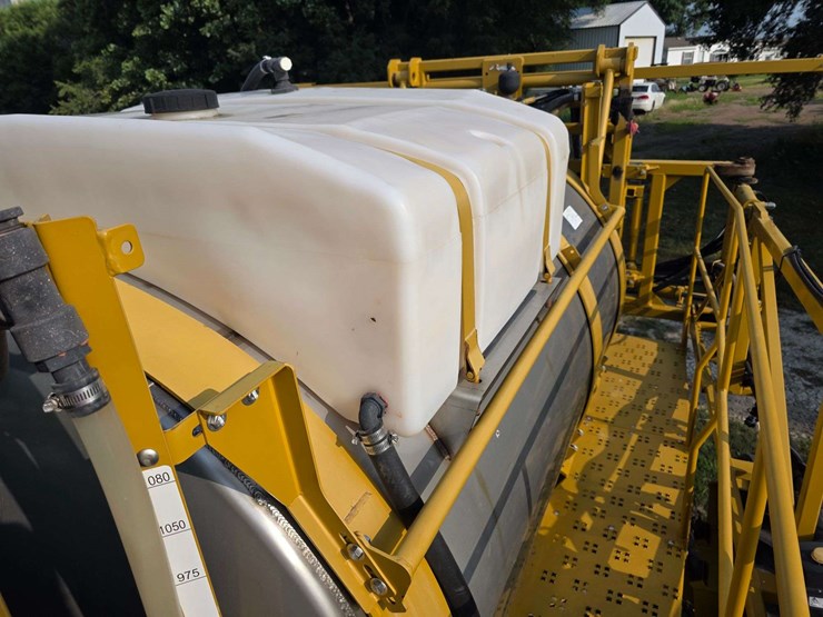 rogator-1074-self-propelled-sprayer,-100'-booms,-currently-winterized,-320/90r50-tires,-rears-with-d-image-49