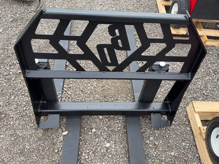 #2072-•-blue-diamond-48"-mini-skid-steer-pallet-forks-image-2