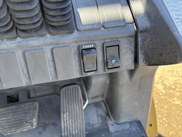 2020-caterpillar-2c6000-image-27