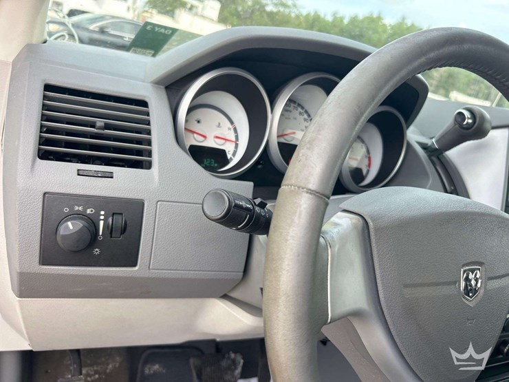 2010-dodge-grand-caravan-image-15