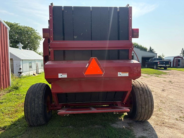 2011-new-holland-br7090-image-4
