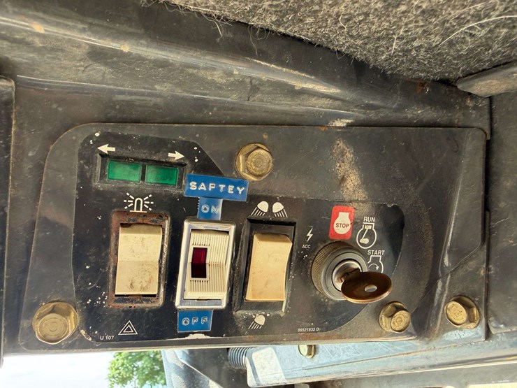 2001-new-holland-ls170-image-30