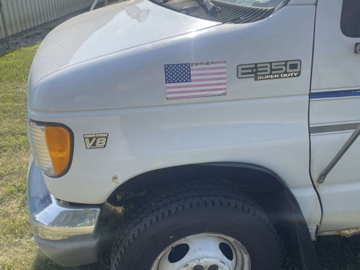2001-ford-e350-image-8