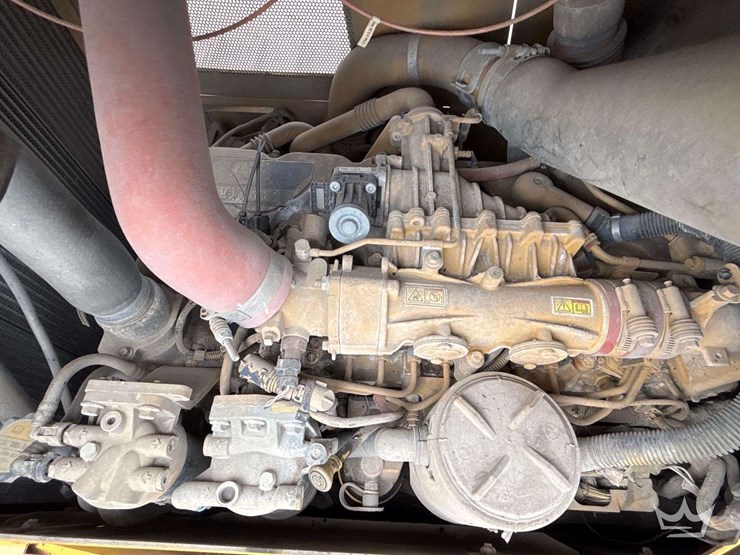2015-caterpillar-d6k2-lgp-image-20