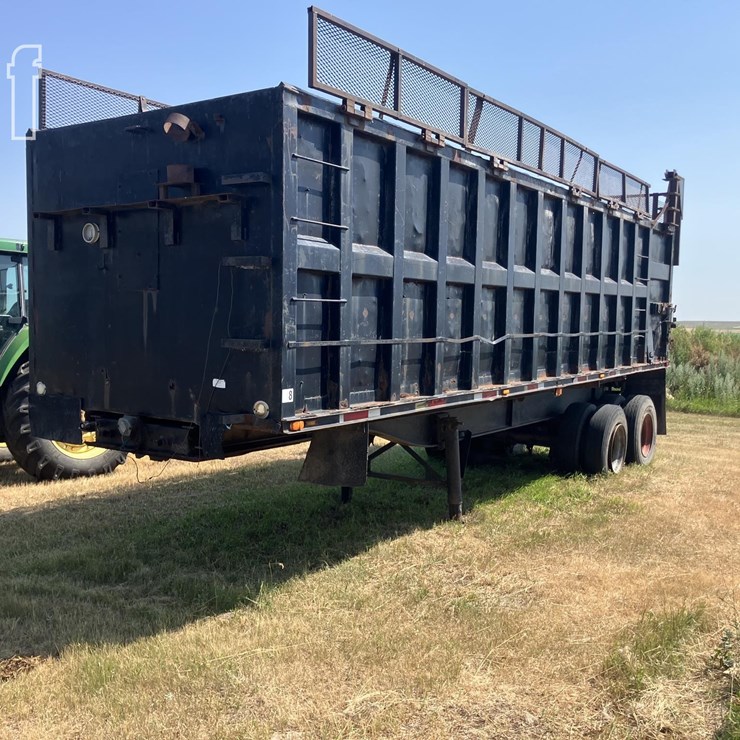 SILAGE WAGON